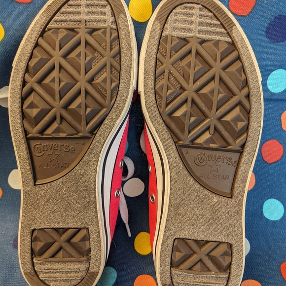 Converse All-Star canvas sneakers in fuchsia. Size 6. - Picture 3 of 5